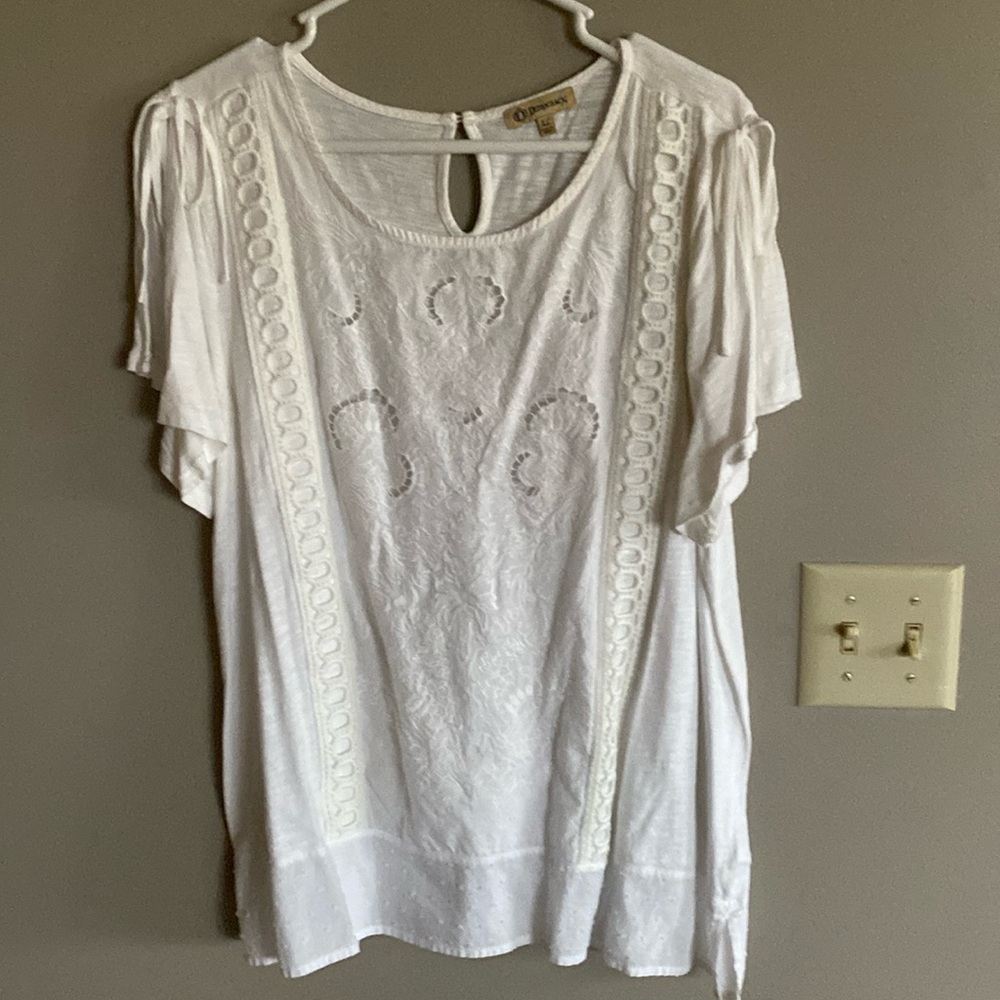 Embroidered Trim Split Sleeve Top